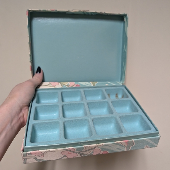 Floral Patterned Jewelry Box - Picture 12 of 13